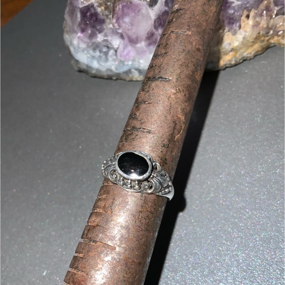 Vintage 925 Onyx Ring w/ Ornate Scrollwork Sz 6 - Picture 6 of 15